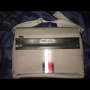 Tommy Hilfiger Messenger Canvas. OPEN FOR OFFERS‼️